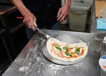 オリーブ畑の仲間たち_ピザ作り4