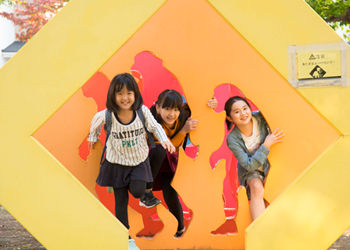 多摩六都科学館_遊ぶ子どもたち