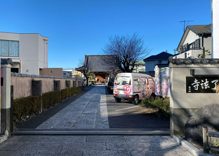 「萌え寺」として有名な了法寺