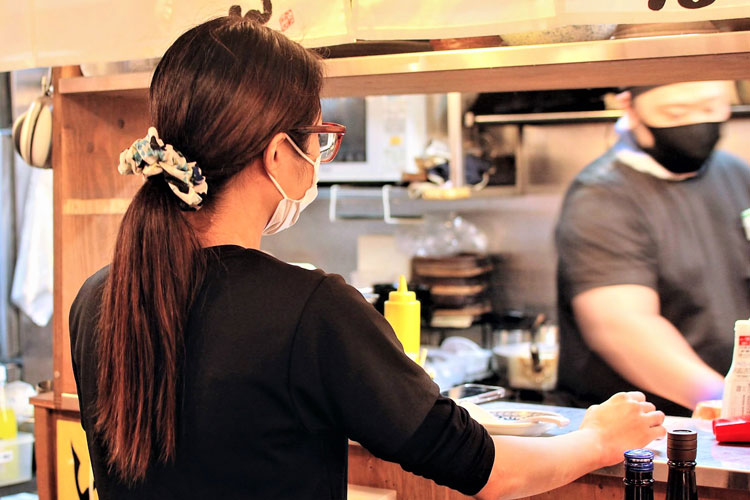 唐とん 東久留米店_店主奥様の菜々栄さん