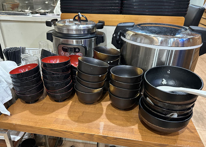 あげもんや_おかわり自由のご飯とお味噌汁